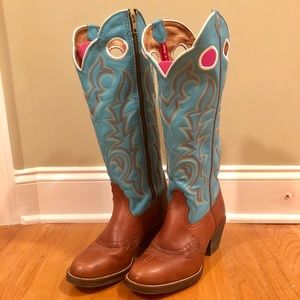 TONY LAMA ROUND TOE BOOTS